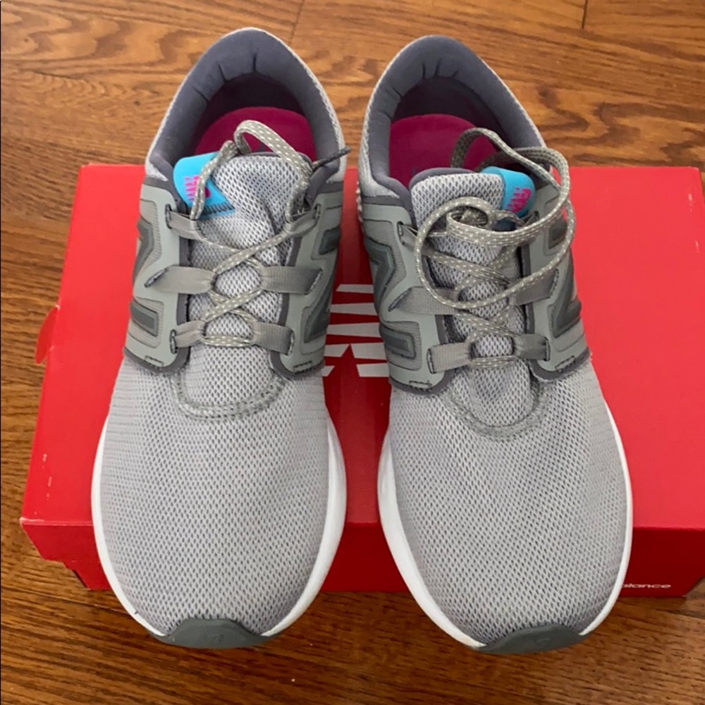 New Balance Tennis Shoes 9 1/2